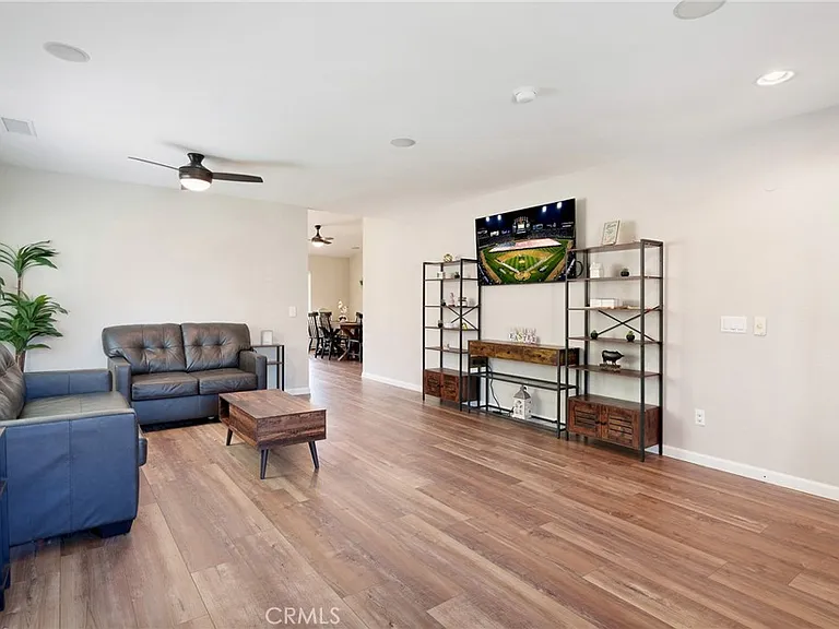 25349 Silverwood Ln — Photo 11