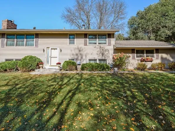 9990 N Shore Trl N, Forest Lake, MN 55025