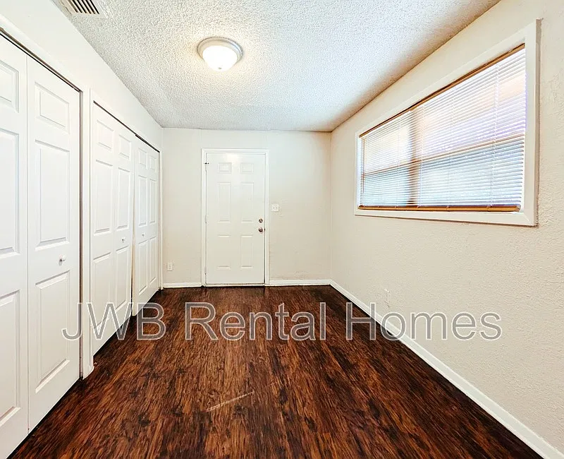 Cedar Hills — Photo 4