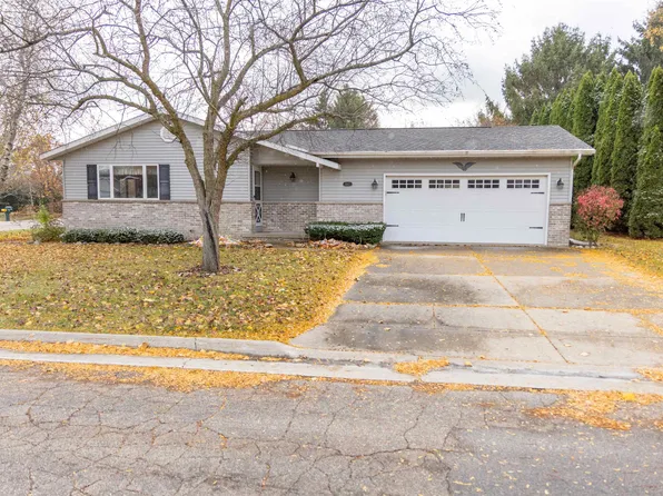 867 Hickory Ct, Watertown, WI 53094