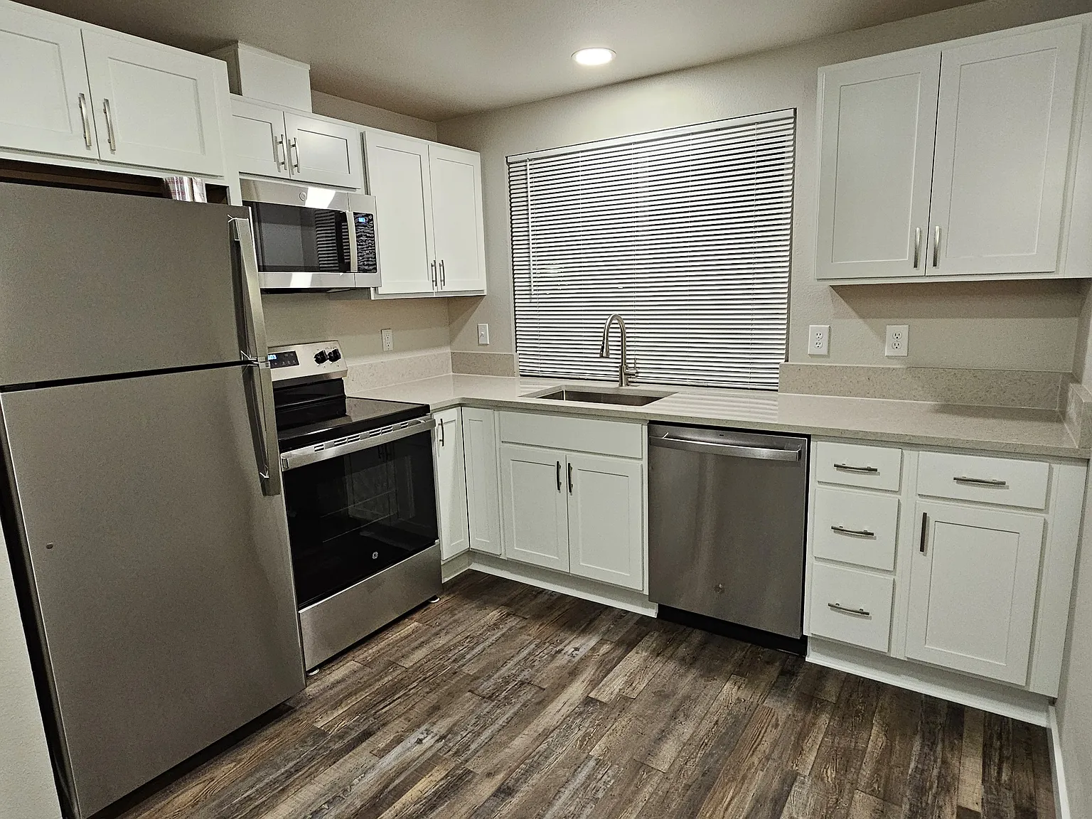 1126 Sleater Kinney Rd SE — Photo 1