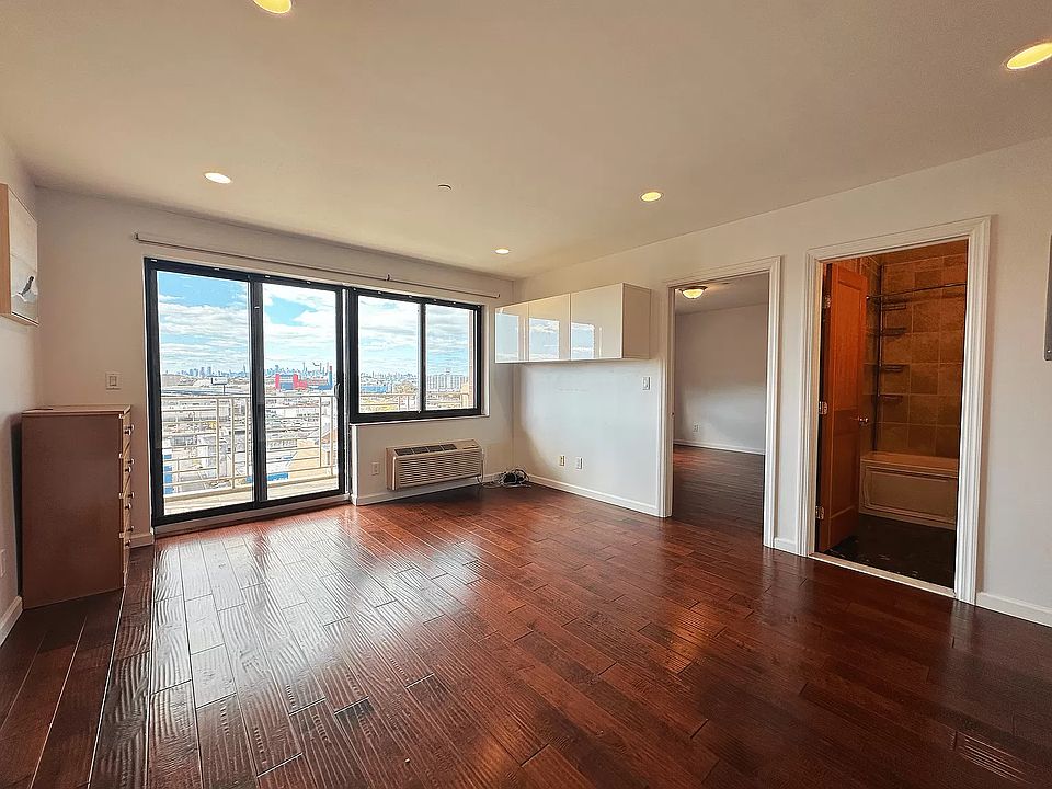 1st image of 3138 137th St APT 8A