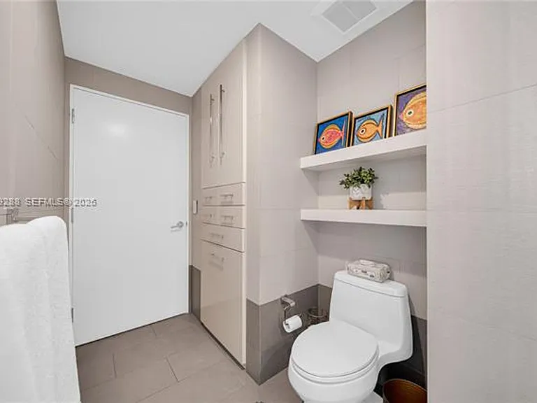 55 SE 6th St #1803 — Photo 35