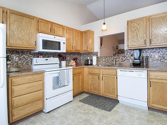 3rd image of 2582 Medora Dr