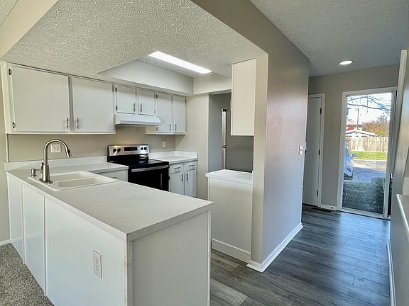 5th image of 7598 Stone Lake Dr