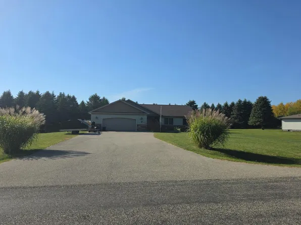 5292 S 45 1/2 Rd, Cadillac, MI 49601