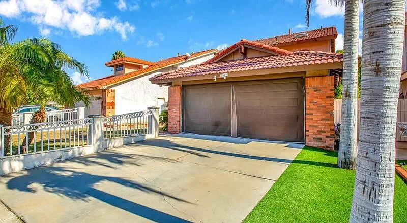 4 bed, 2.0 bath, 1405 sqft, $4,500 — Photo 2