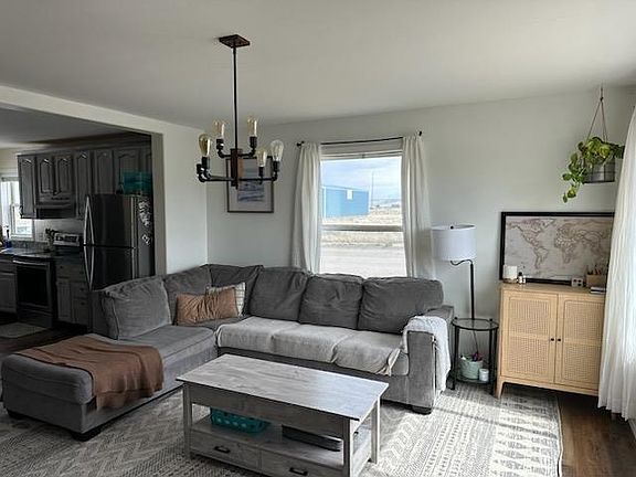 2nd image of 711 Olive Cir