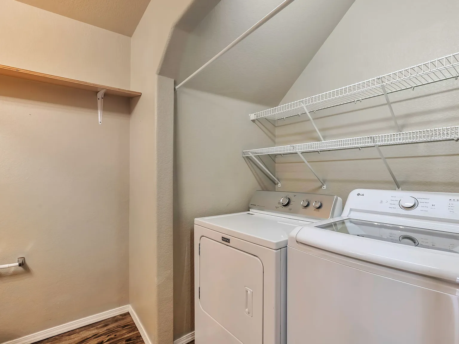 2 bed, 2.5 bath, 1462 sqft, $2,450 — Photo 3