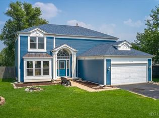 1934 Mission Hills Dr, Elgin, IL 60123