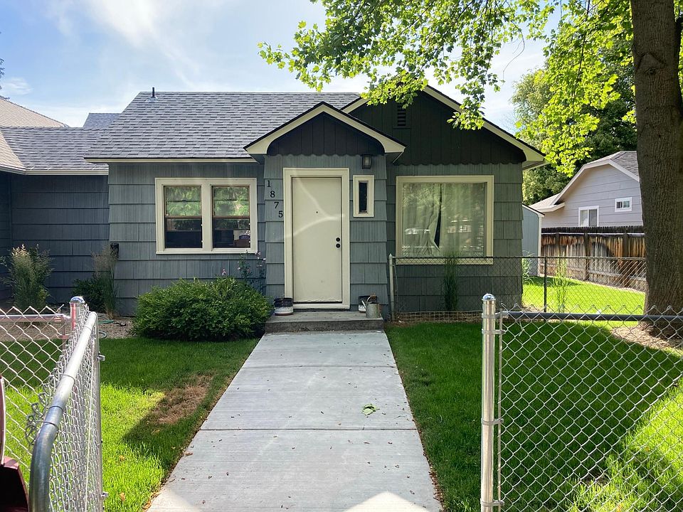 Front of duplex unit, beautiful fenced front yard with sprinkler system