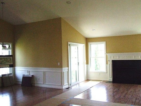 3rd image of 21 W Glenn Ln