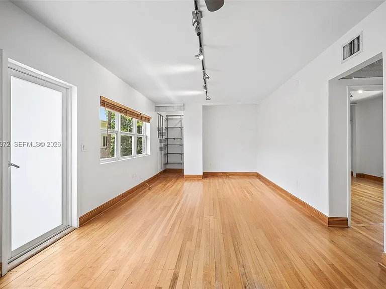 1100 Venetian Way #2B — Photo 4