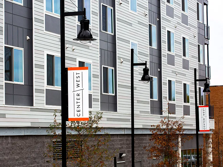 Center/West — Photo 20