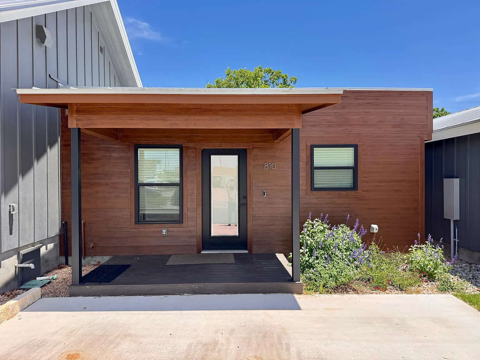 2 bed, 800 sqft, $1,650 — Photo 1