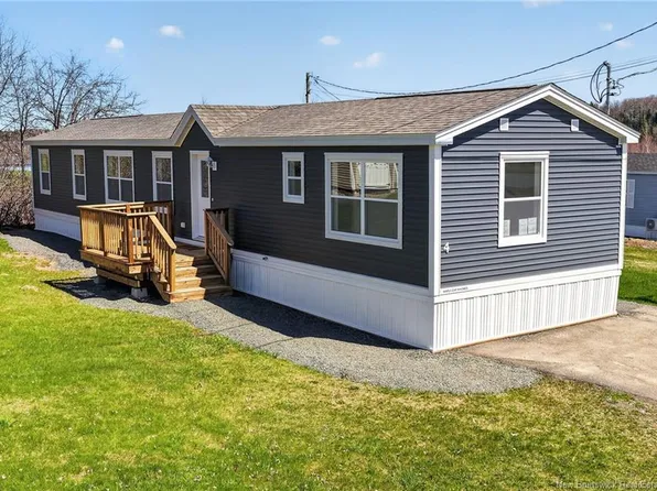 4 Alex Ave, Salisbury, NB E4J 1Z2