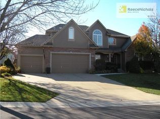 2613 SW Winterview Cir, Lees Summit, MO 64081