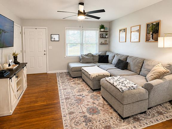 3rd image of 115 Camelot Dr