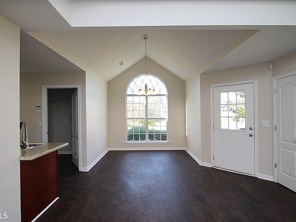 5th image of 320 Laurel Woods Dr