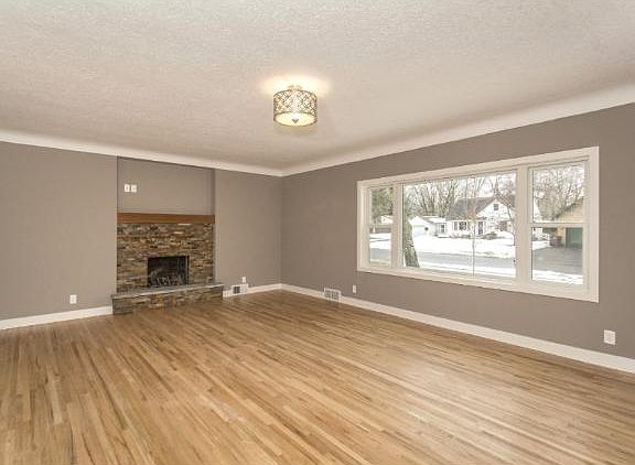 4th image of 2149 Gardenette Dr N
