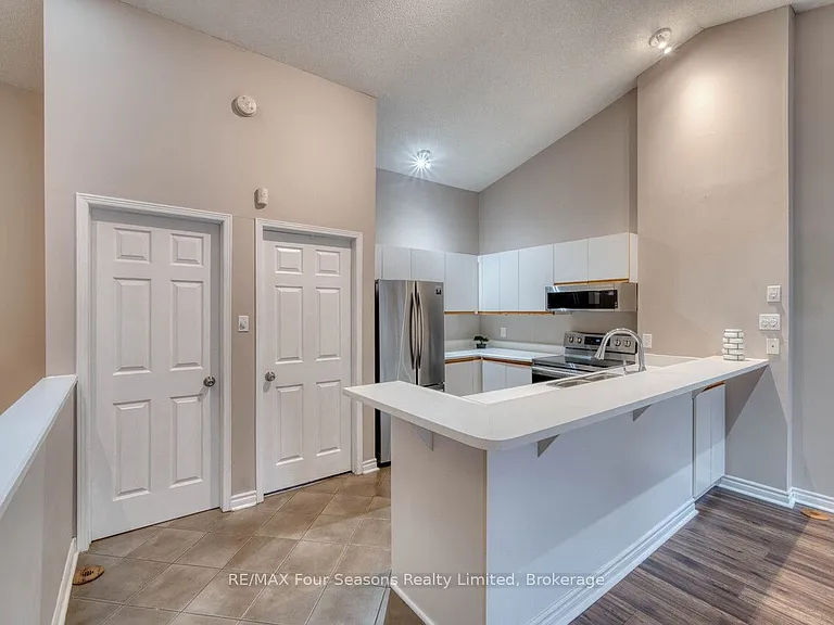 5 Harbour St E #1 — Photo 21