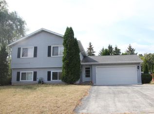 2442 Brentwood Dr, Waukesha, WI 53188