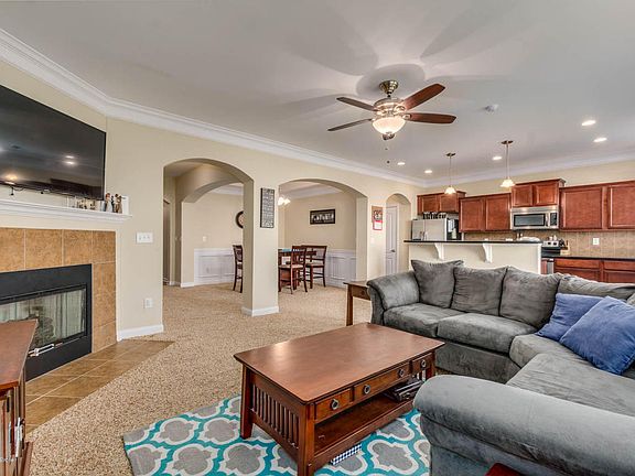 3rd image of 3016 Mary Crest Dr