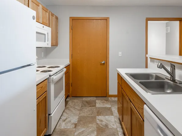 Essex Park Market - 911, 911 41st St NW, Rochester, MN 55901