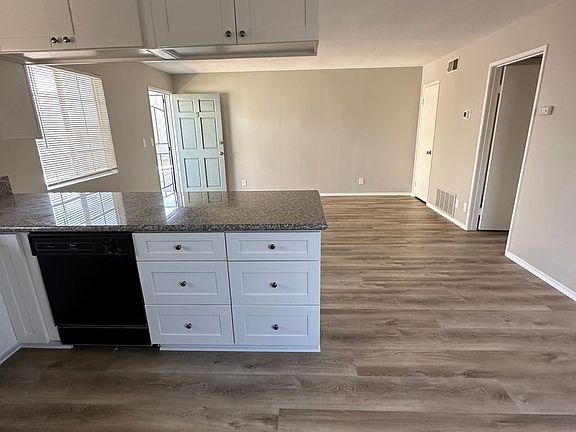 5th image of 8614 Rosecrans Ave #3