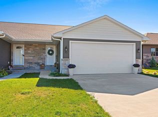 933 Highland Park Rd, Neenah, WI 54956