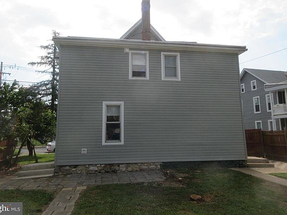 2nd image of 139 N Franklin St