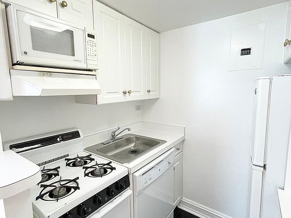 5th image of 201 E 81st St #4BB