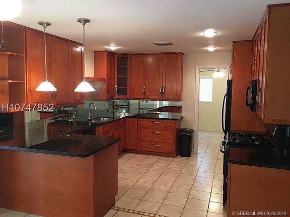 4th image of 4852 Blue Pine Cir