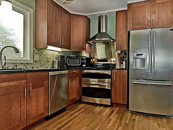 3rd image of 512 Kerry Lake Dr
