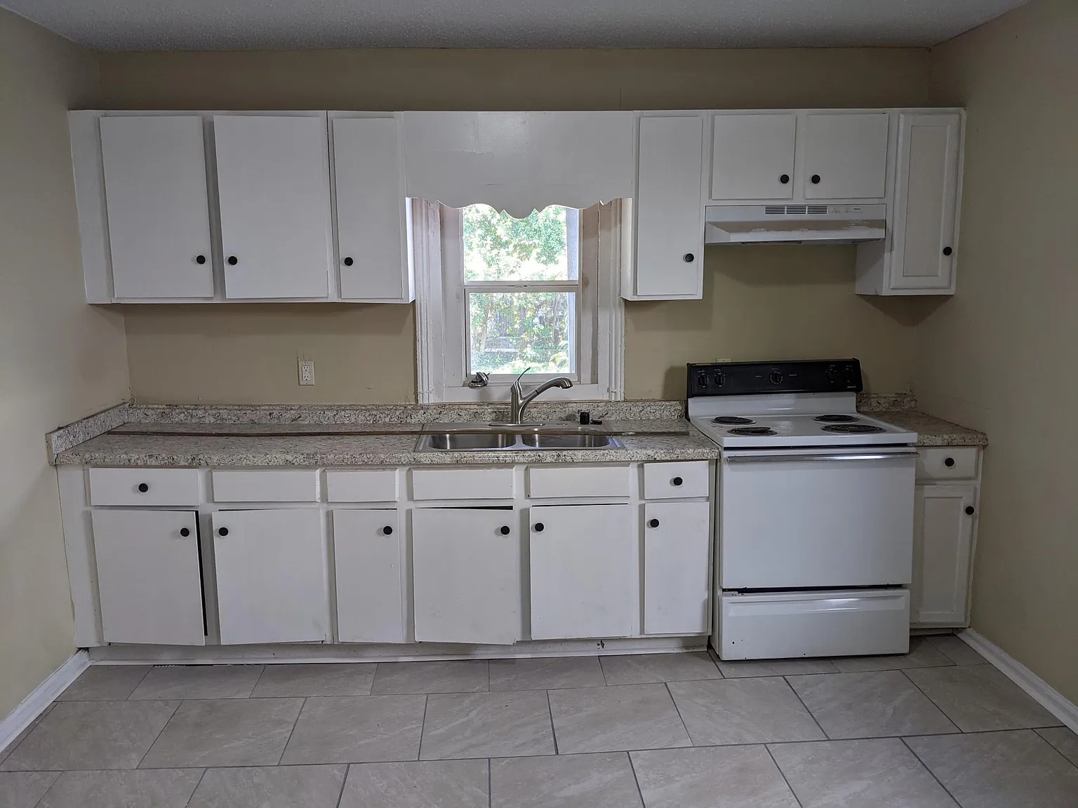 3 bed, 1265 sqft, $1,150 — Photo 2