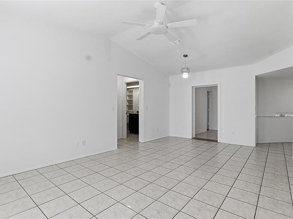 4th image of 5019 Larch Ln