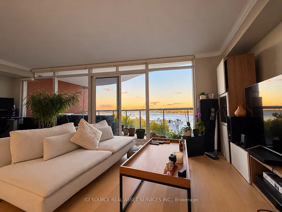 550 Queens Quay W #812