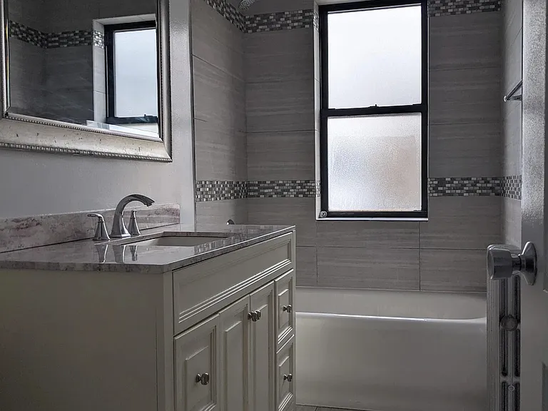 4809 W Montrose Ave #G — Photo 8