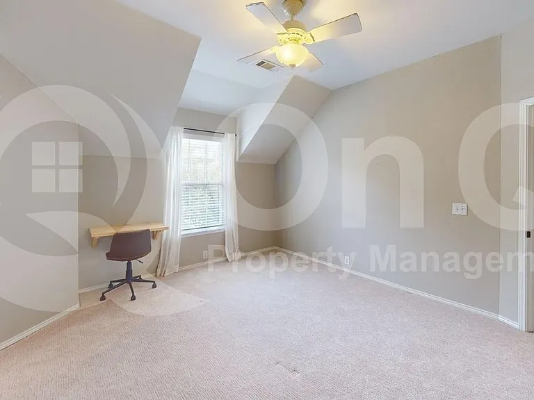 11281 Balcones Dr — Photo 15