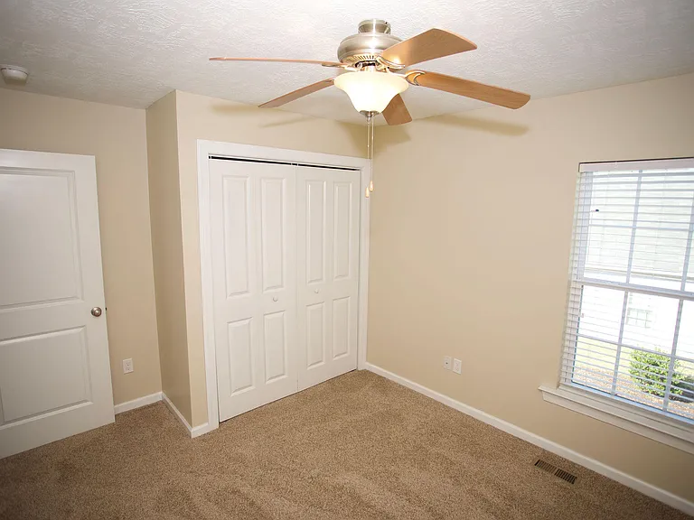 484 Brantley Cove Cir — Photo 36