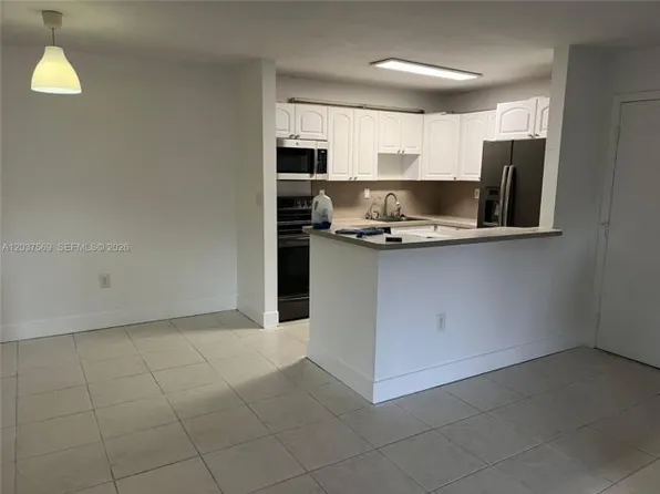 4800 NW 102nd Ave APT 103-10, Doral, FL 33178