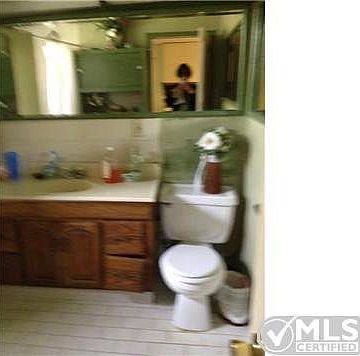 5th image of 415 North Ln
