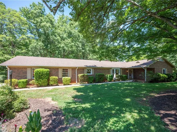 4484 Cotswold Rd, Pfafftown, NC 27040