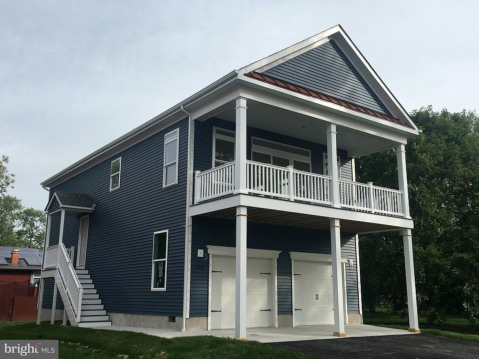 1st image of 206 Bayard St