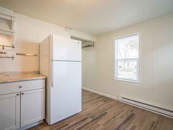 4th image of 4723 W Montrose Ave
