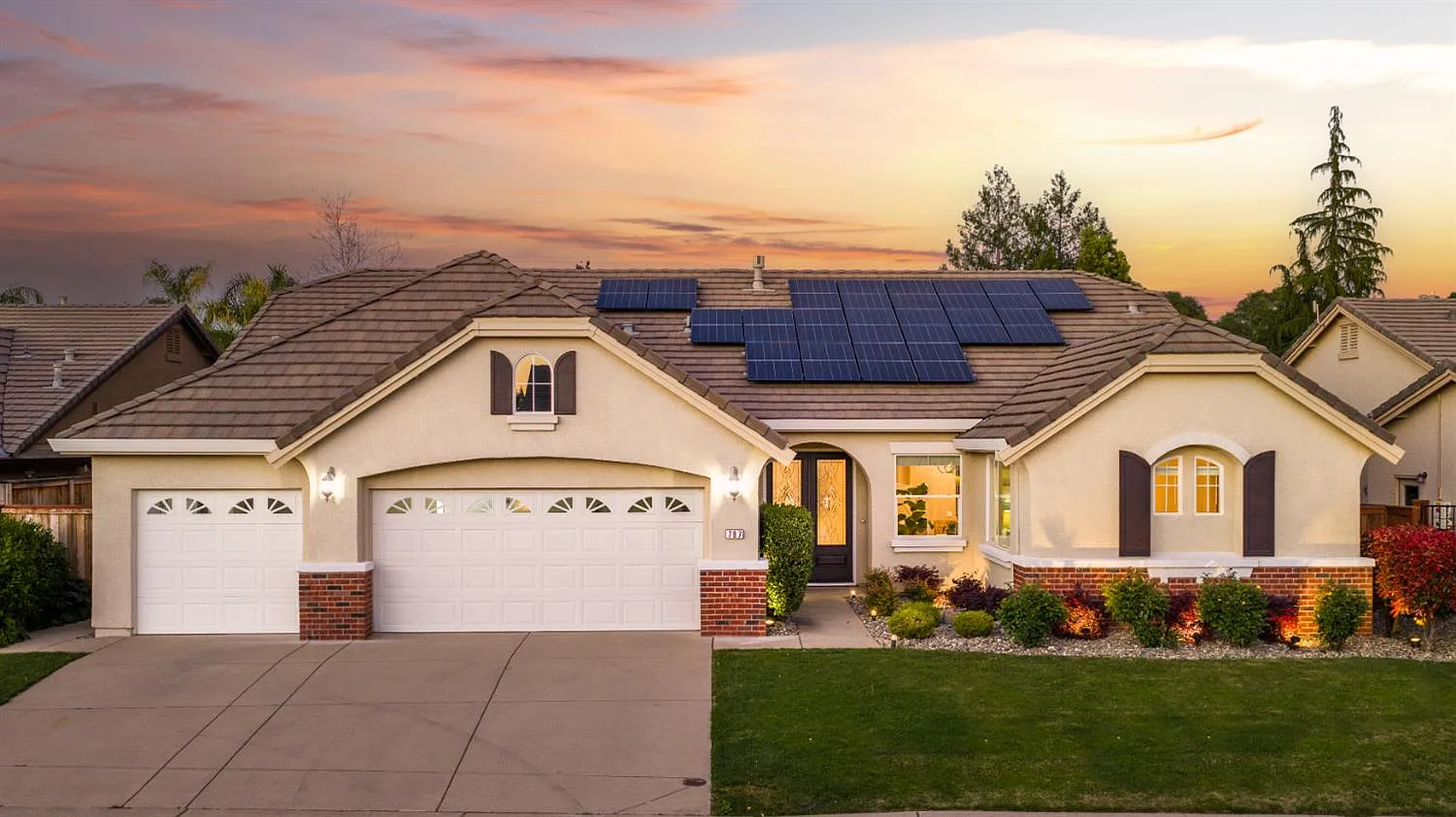 797 Grand View Dr photo 1