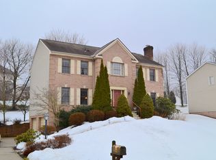 160 Village Dr, Cranberry Township, PA 16066