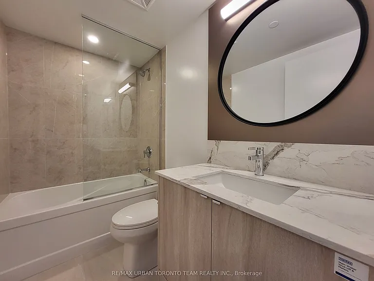 771 Yonge St #605 — Photo 11
