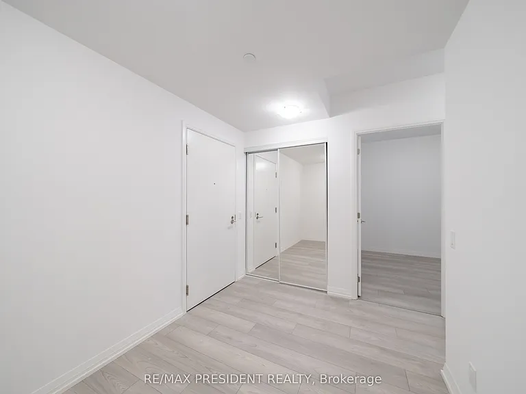 400 King St W #610 — Photo 14