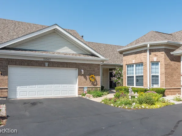 21567 Wolf Lake Ct, Crest Hill, IL 60403